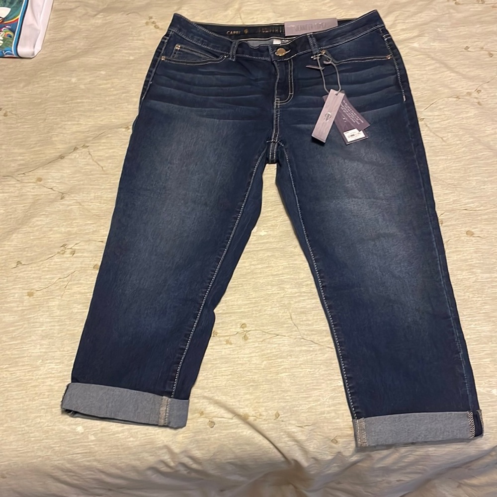 Jennifer Lopez jeans mid rise stretch Capri size 10 petite. New with tags